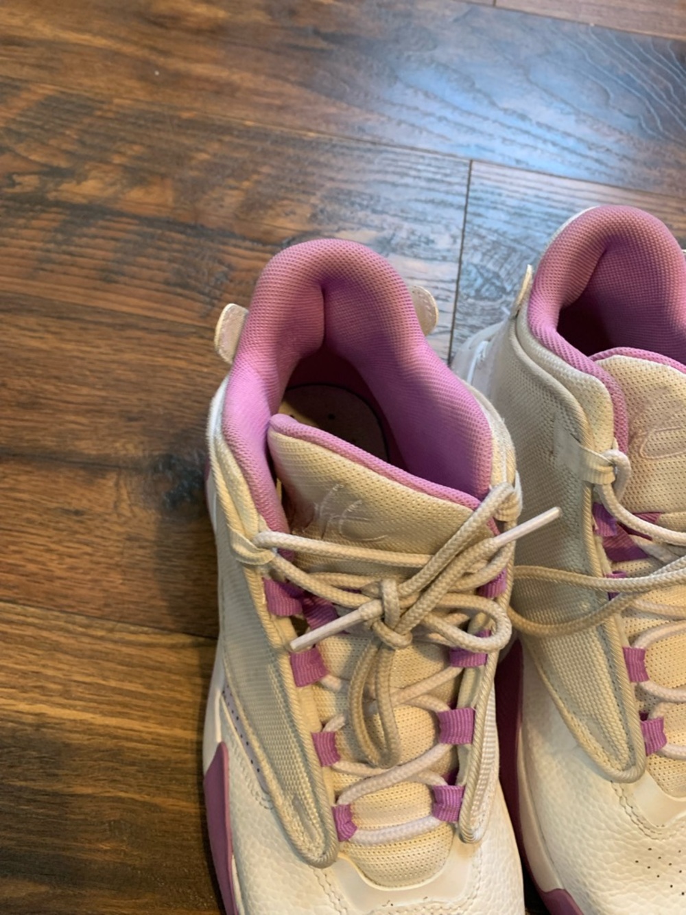 Jordan White and Purple Max Aura 4 - Picture 2 of 8